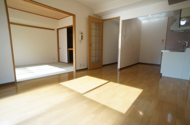 居室・リビング　参考、同建物・反転間取りの号室