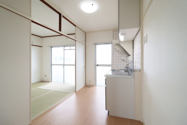 居室・リビング　ふすまを開けて広くお使いいただけます