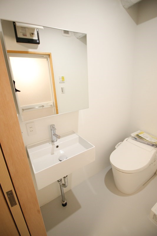 洗面設備　※同物件別部屋の写真です。