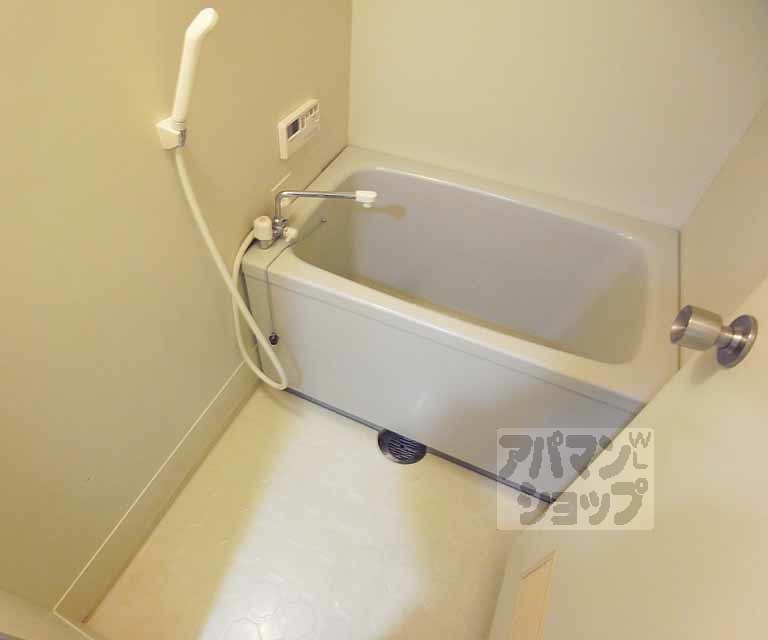 バス・シャワールーム　ゆったり浸かれます。