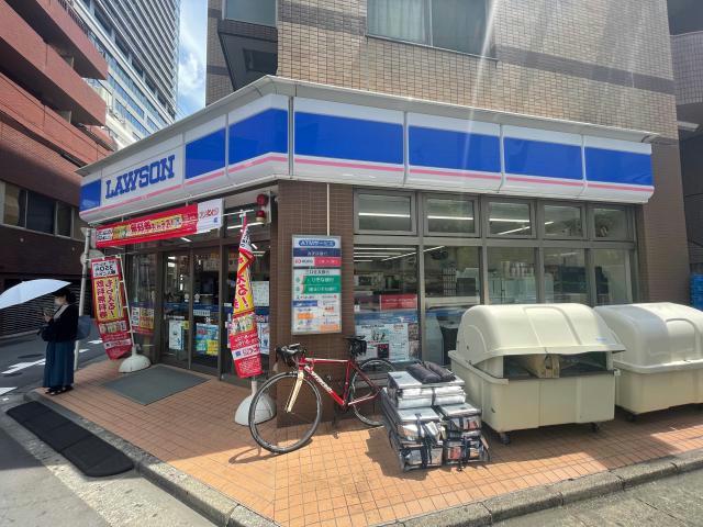コンビニ　ローソン渋谷桜丘町南店（コンビニ）まで295m