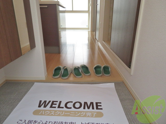 玄関　玄関の外から部屋の中を撮影してみましたー。