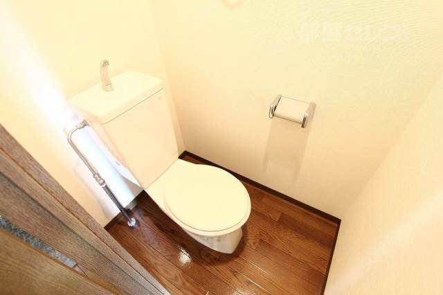 トイレ　ウォシュレットトイレに変更します。