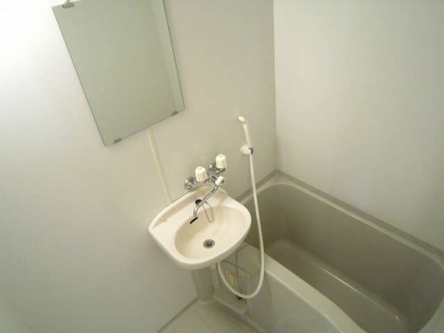 洗面設備　写真は同タイプ別部屋です