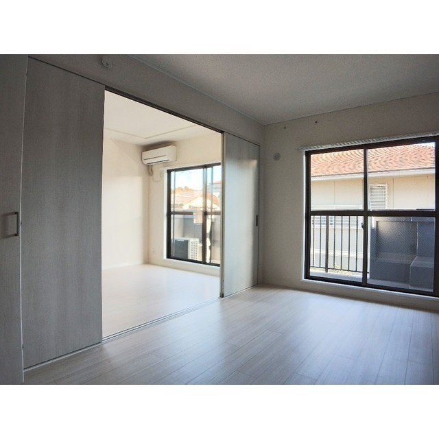 その他部屋・スペース　明るい色調の室内です