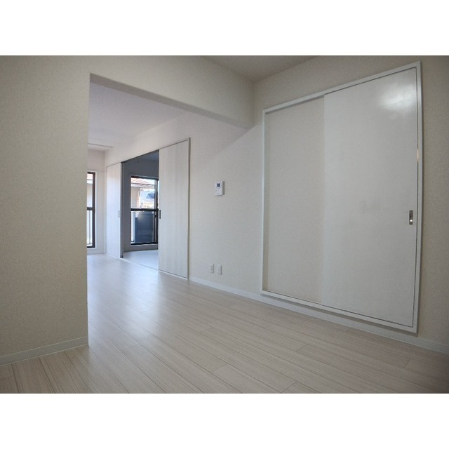 居室・リビング　こちらのリビングで趣味の時間をお楽しみください