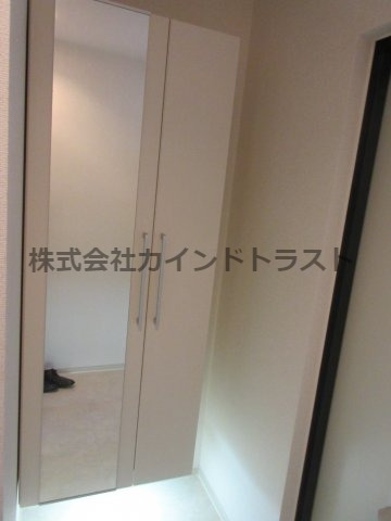 玄関　収納もある玄関です