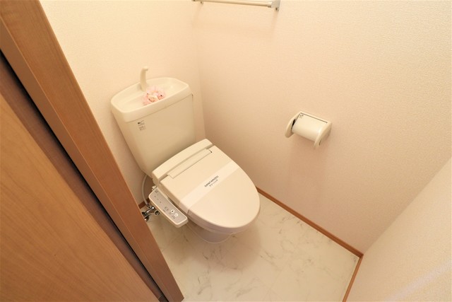 トイレ　温水洗浄便座