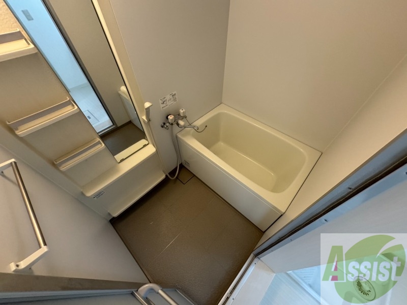 バス・シャワールーム　ユニットバスです。疲れを癒すのに欠かせませんね！