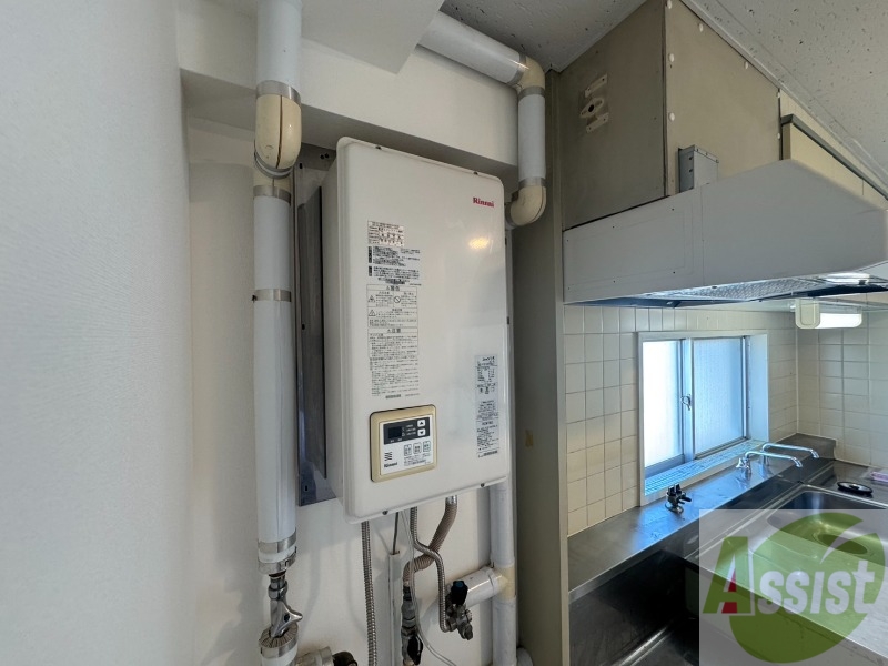 その他設備　給湯器は簡単操作で温度調整ができますよ。