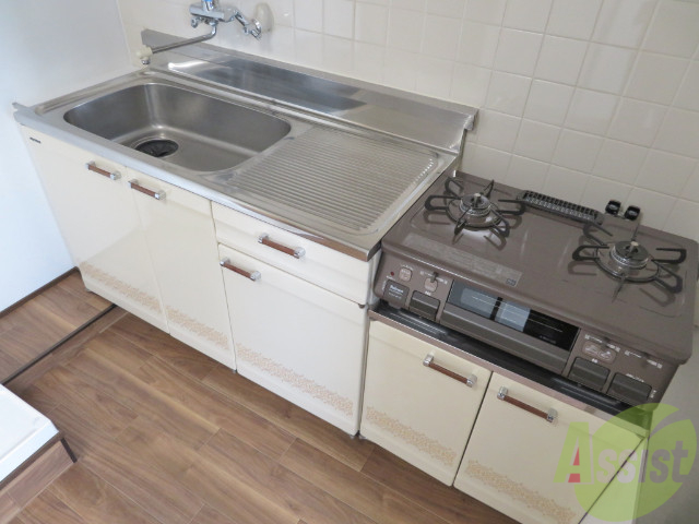 キッチン　キッチンはこちら広々として使い易そうですね