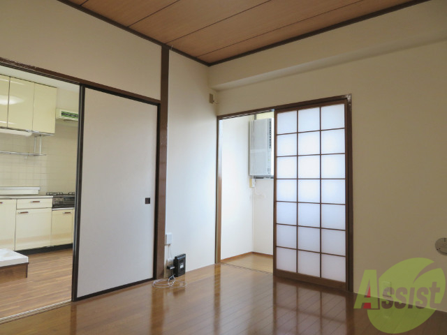 その他部屋・スペース　寝室には窓があるので、朝の目覚めが良さそうです。