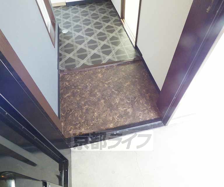 玄関　大きな段差がありません