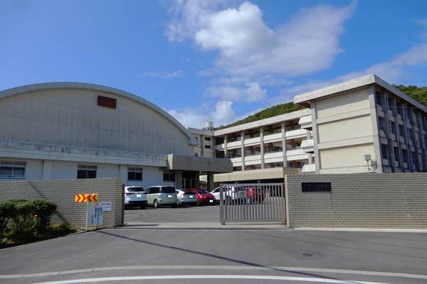 中学校　玉野市立荘内中学校（中学校）まで2700m