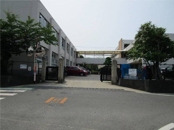 小学校　玉野市立荘内小学校（小学校）まで2600m
