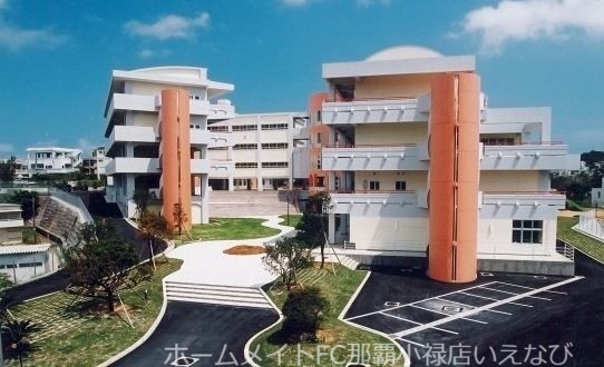 中学校　沖縄市立美里中学校（中学校）まで1916m