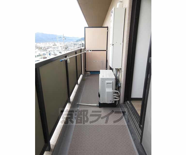 バルコニー　幅の広いバルコニーです