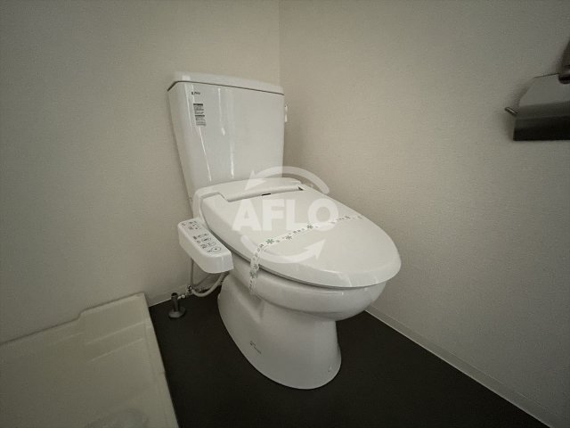 トイレ　SERENiTE北浜　温水洗浄便座