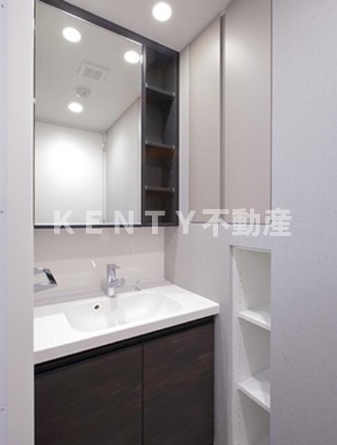 洗面設備　スペースが確保できる洗面所です