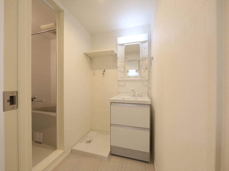 洗面設備　脱衣所　独立洗面台付（シャンプードレッサー付）