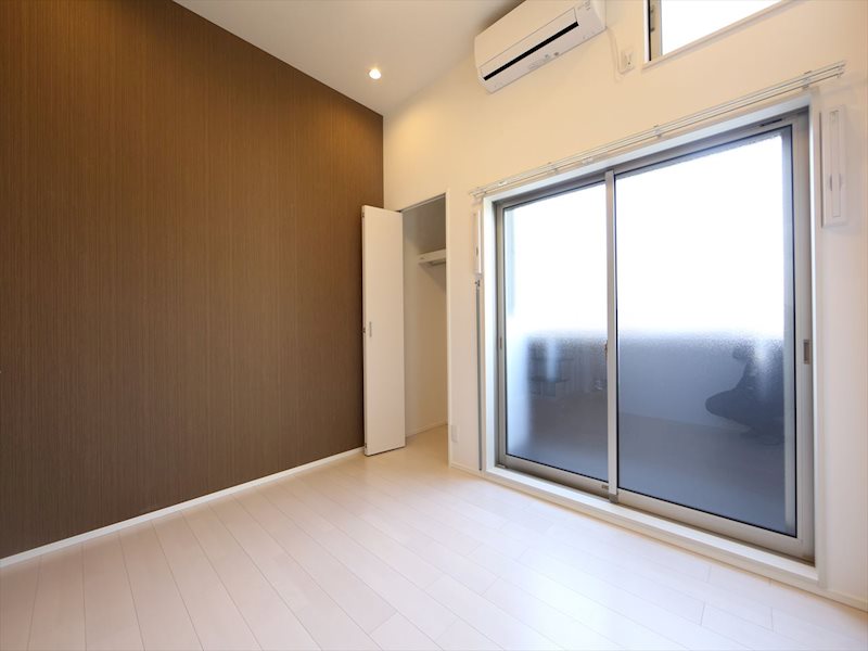 バルコニー　洋室6帖　ロフト5.6帖（収納にも使えます）