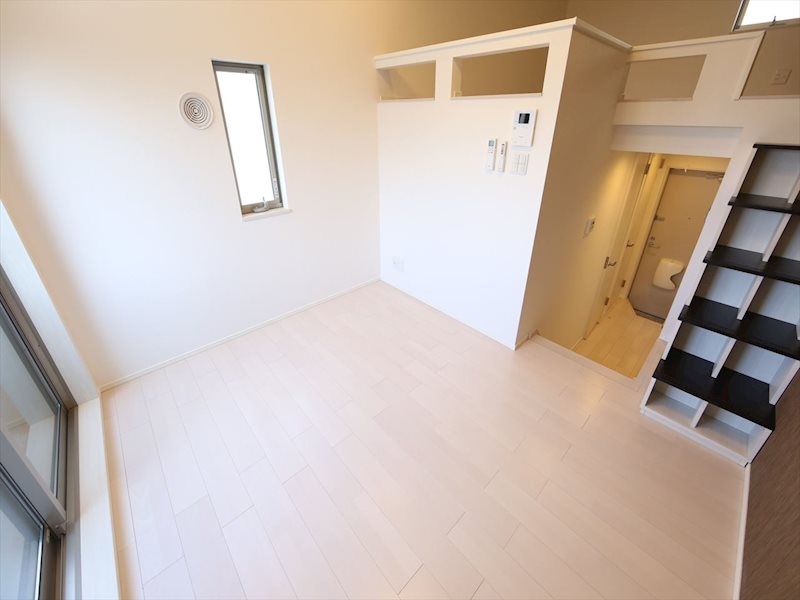 居室・リビング　洋室6帖　ロフト5.6帖（収納にも使えます）