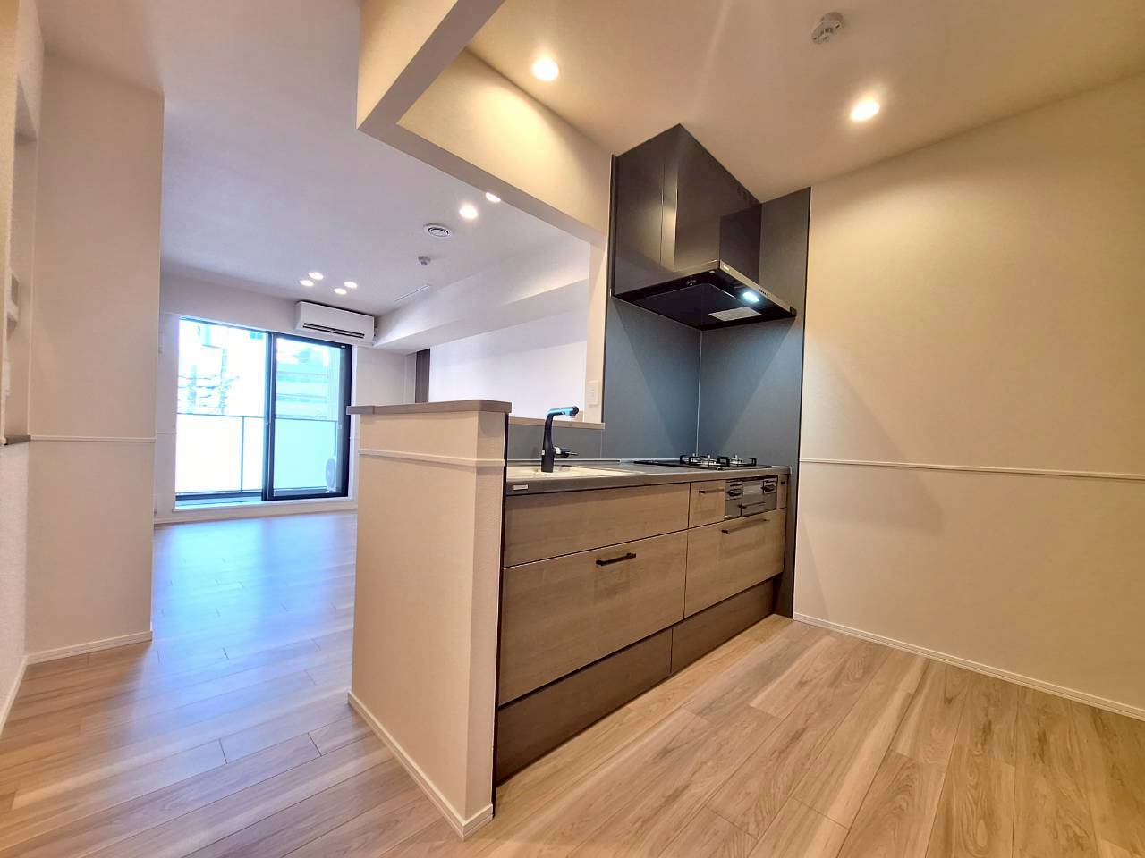 キッチン　★ガス3口グリル付きのシステムキッチン★