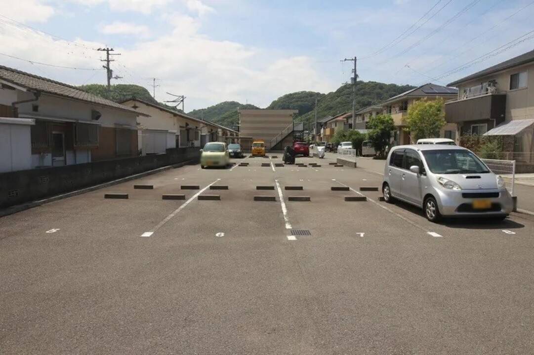 駐車場　駐車場