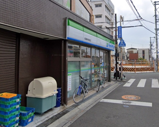 コンビニ　ファミリーマート南海春木駅前店（コンビニ）まで184m