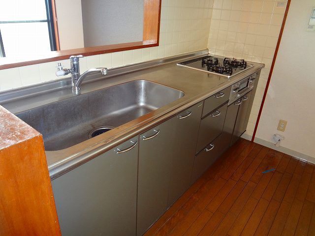 キッチン　※同建物同型別のお部屋