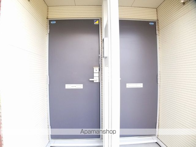 レオネクストパシフィックメゾンの玄関写真