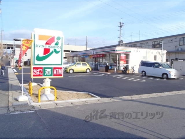 コンビニ　セブンイレブン伏見下鳥羽但馬町（コンビニ）まで800m