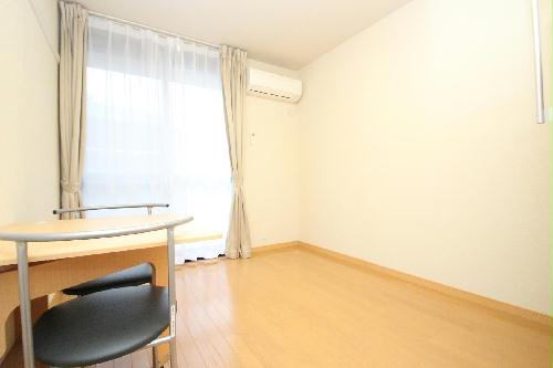 居室・リビング　同じタイプのお部屋の写真です。