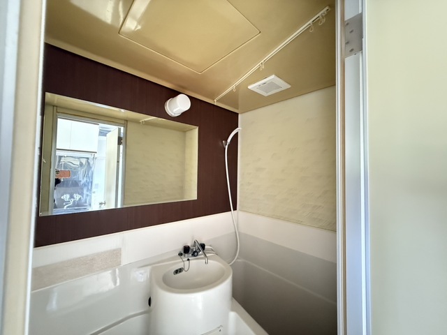 洗面設備　別部屋参考写真です