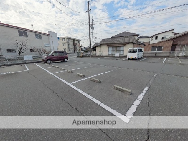 駐車場　エントランス