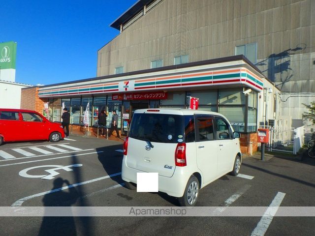 コンビニ　セブンイレブン（コンビニ）まで304m