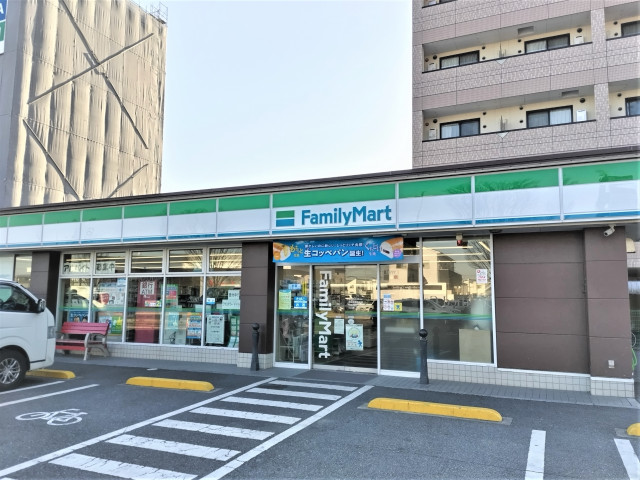 コンビニ　ファミリーマート　浦和美園駅前店（コンビニ）まで550m