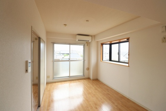 居室・リビング　※別号室の写真です