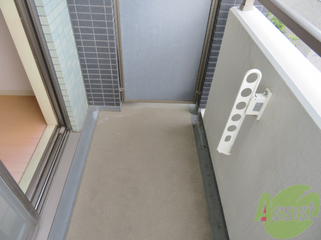 バルコニー　バルコニーは幅があり、広い印象を受けました。