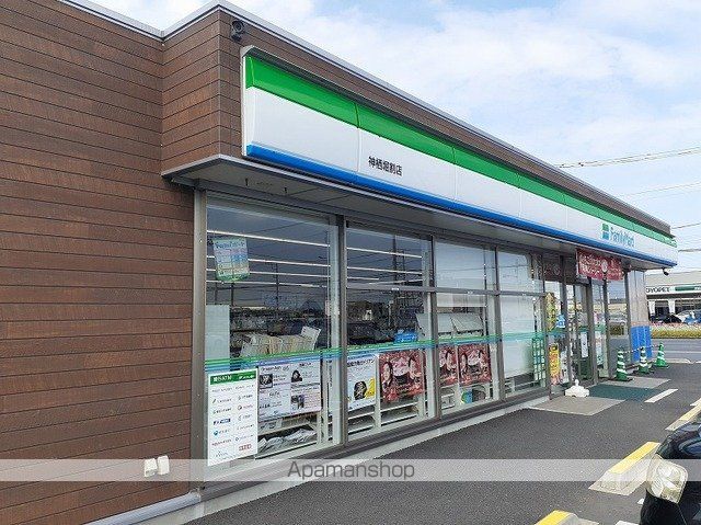 コンビニ　ファミリーマート（コンビニ）まで450m