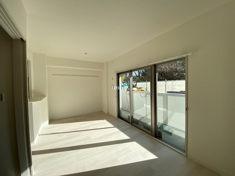 居室・リビング　※反転している写真です。