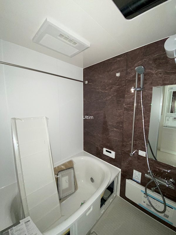 バス・シャワールーム　※反転している写真です。