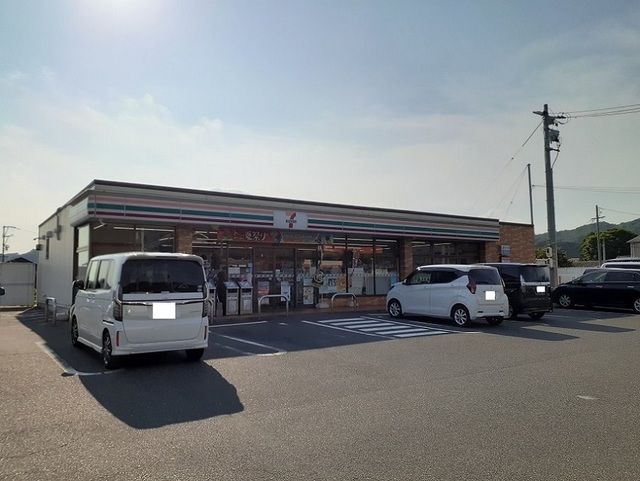 コンビニ　セブンイレブン福山加茂店（コンビニ）まで1300m