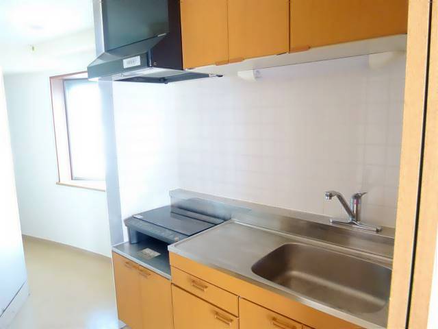 キッチン　二口のＩＨコンロが設置済み。