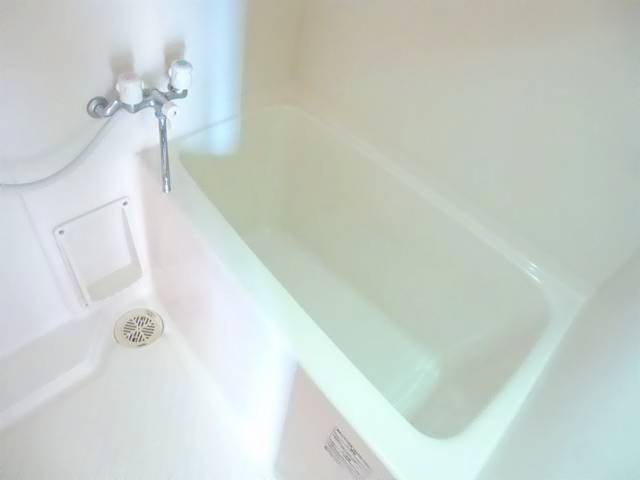 バス・シャワールーム　清潔感のある浴室です。