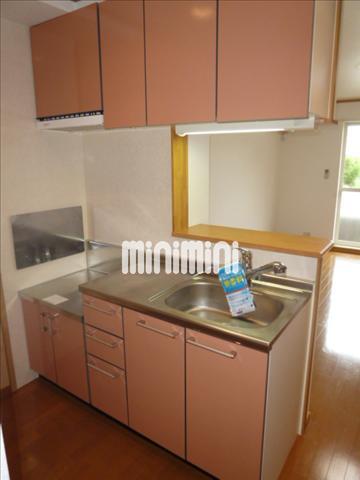 キッチン　上下に収納があるキッチンです。