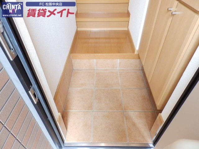 玄関　同物件反転写真