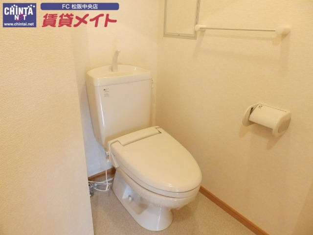 トイレ　同物件反転写真