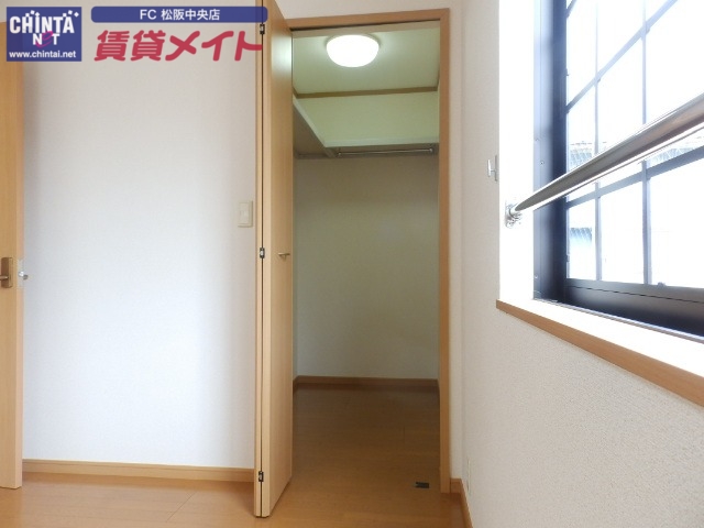 収納　同物件反転写真