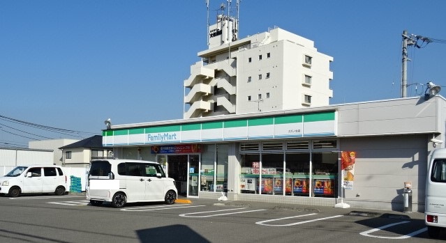コンビニ　ファミリーマート 久万ノ台店（コンビニ）まで130m